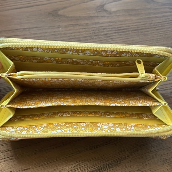 Gold Hello Kitty wallet - Picture 2 of 4